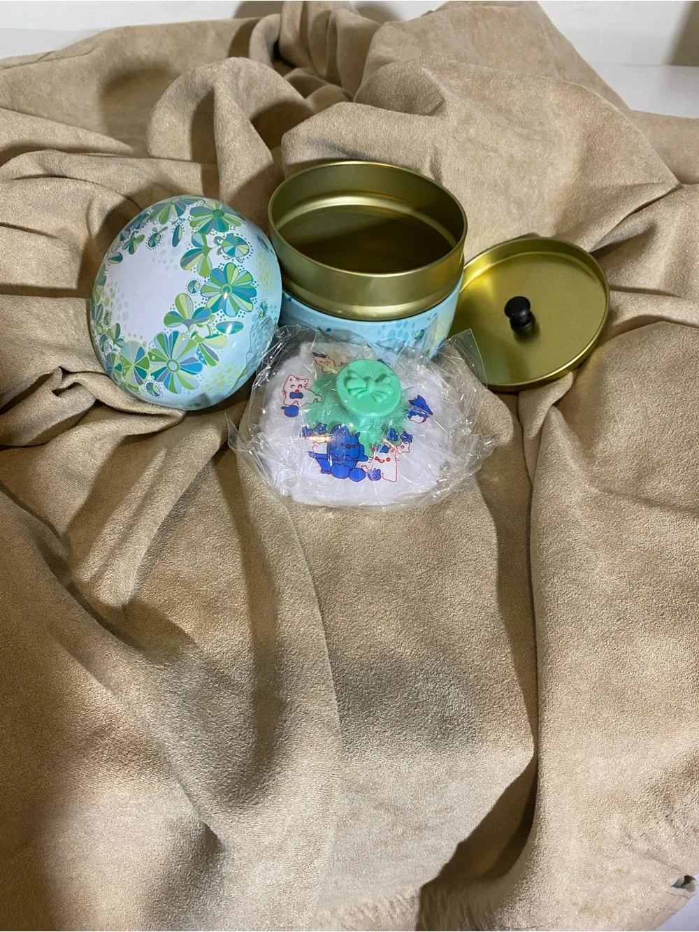 Dusting Powder Tin W/Powder Puff Face Body or Baby